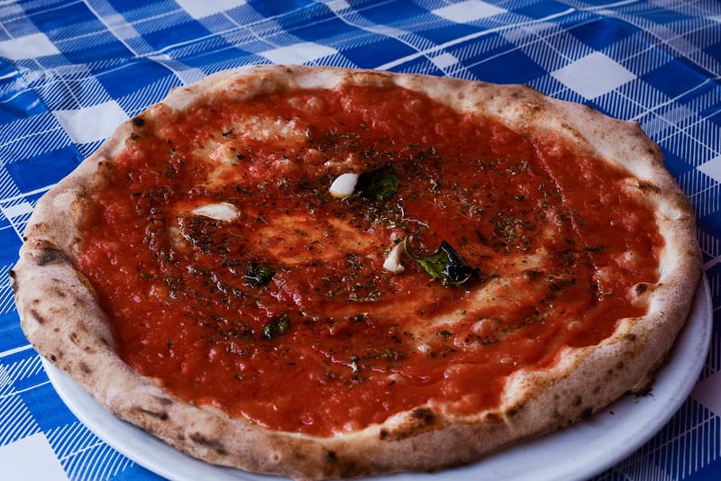Foto di esempio: pizza marinara a Napoli
