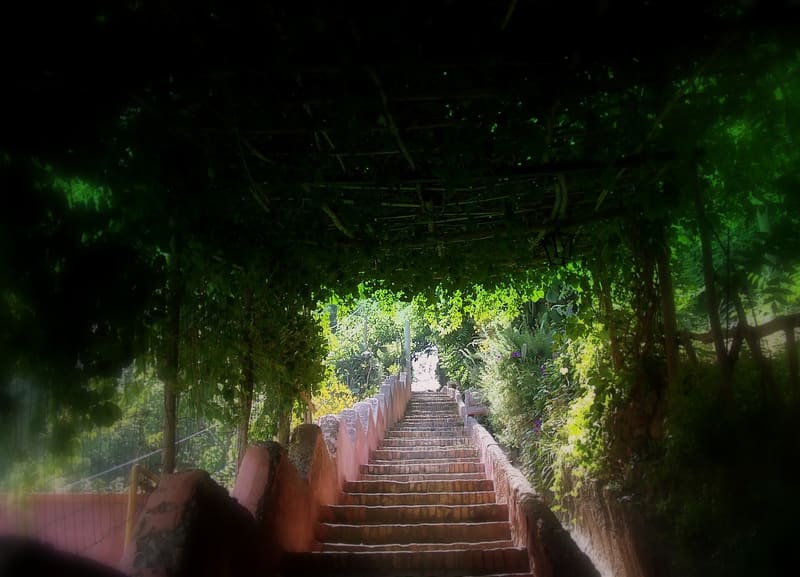 Die Treppe hinunter zum Strand der Chiaia